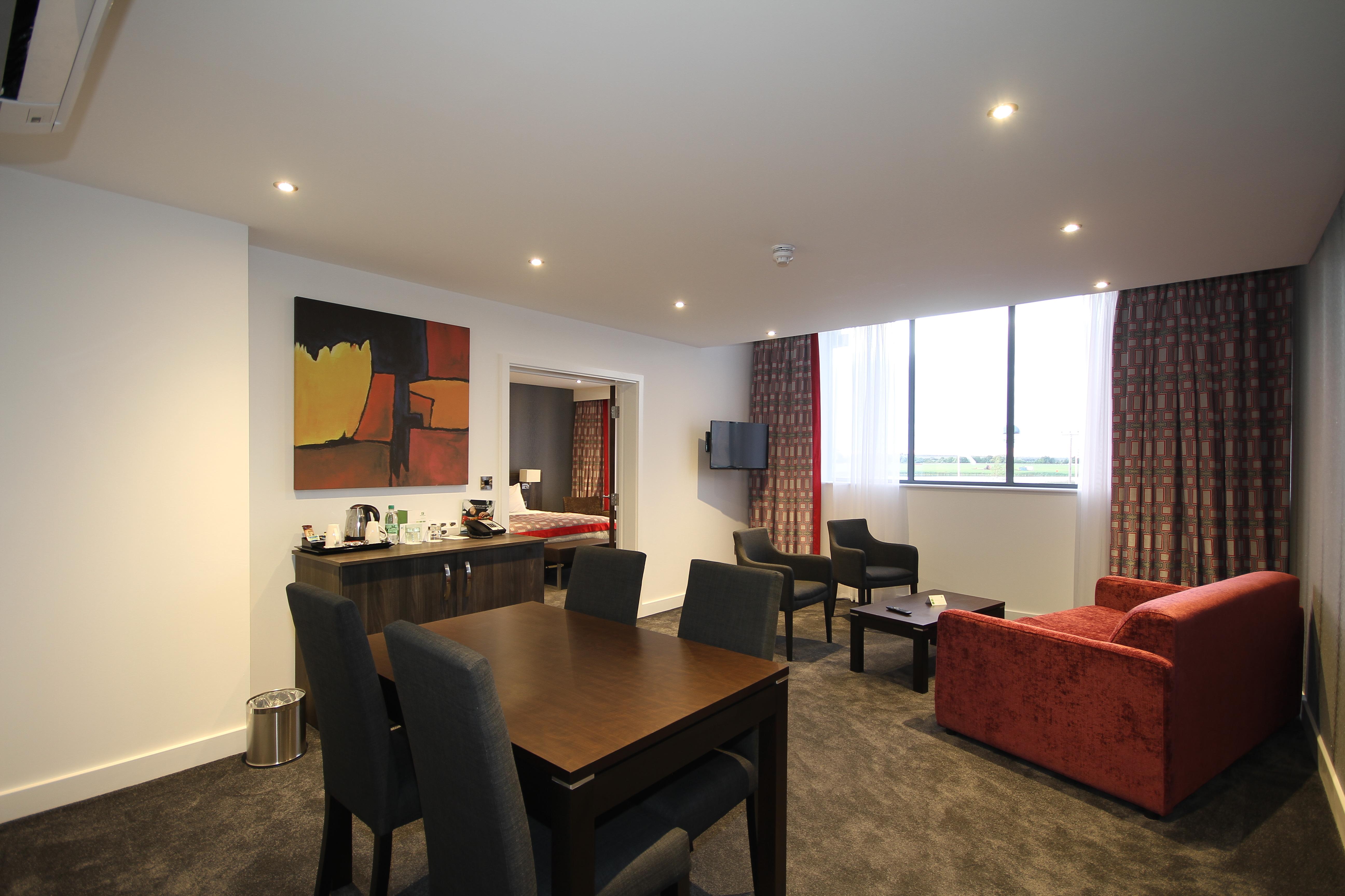 Holiday Inn Huntingdon Racecourse By Ihg Екстериор снимка