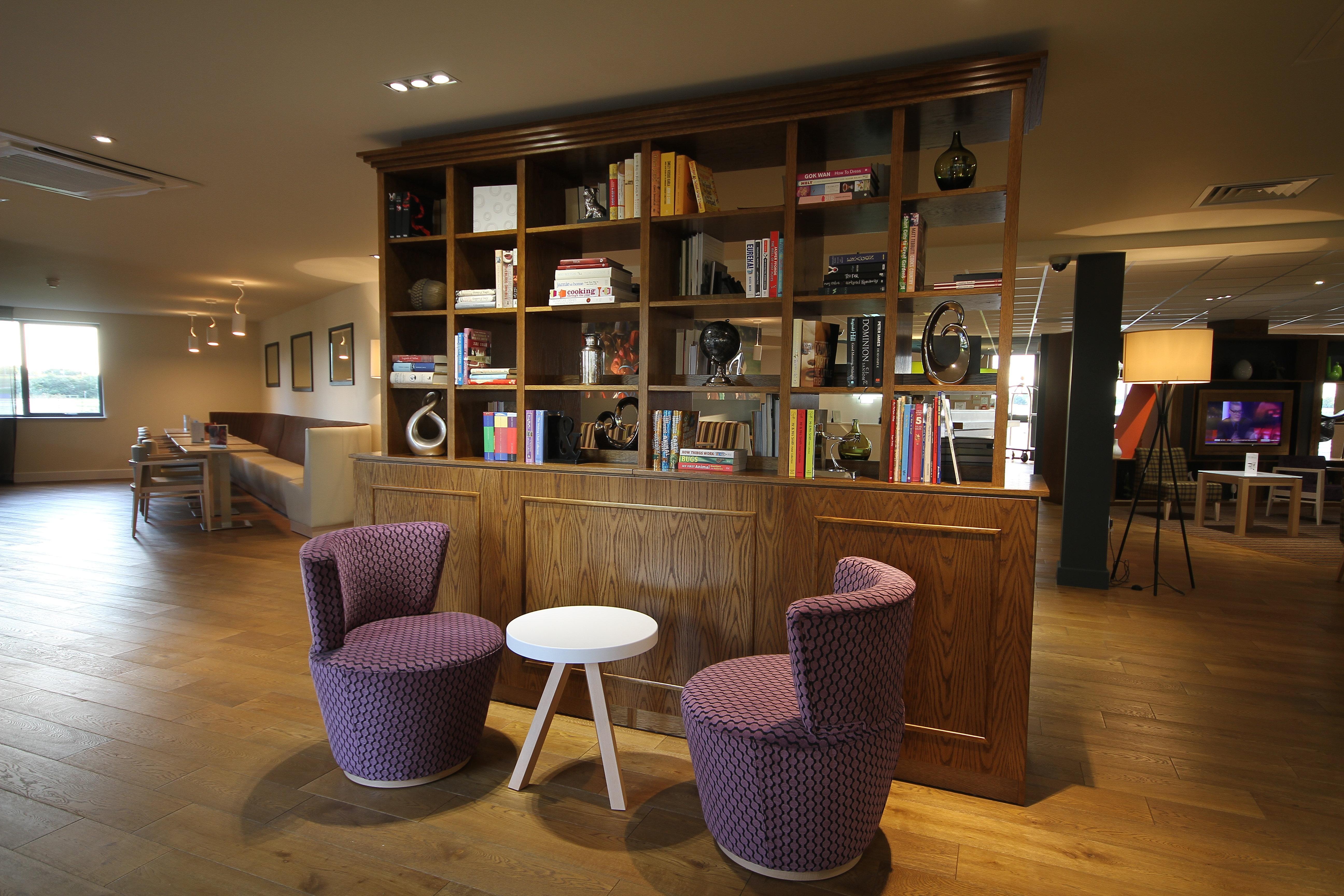 Holiday Inn Huntingdon Racecourse By Ihg Екстериор снимка
