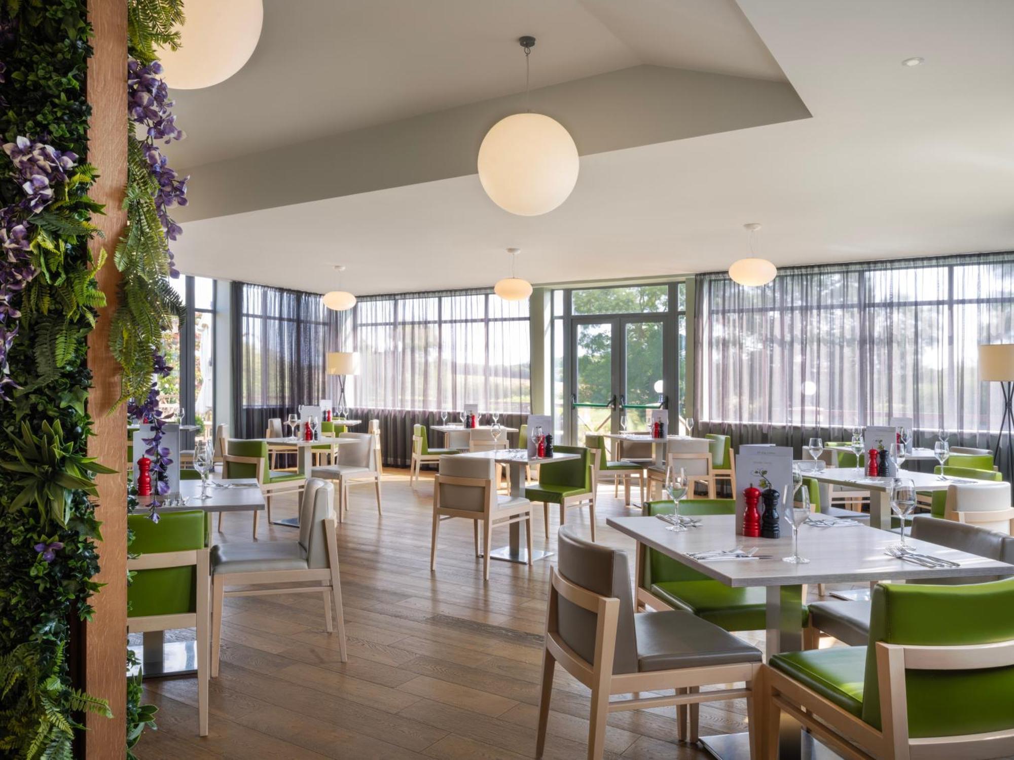 Holiday Inn Huntingdon Racecourse By Ihg Екстериор снимка