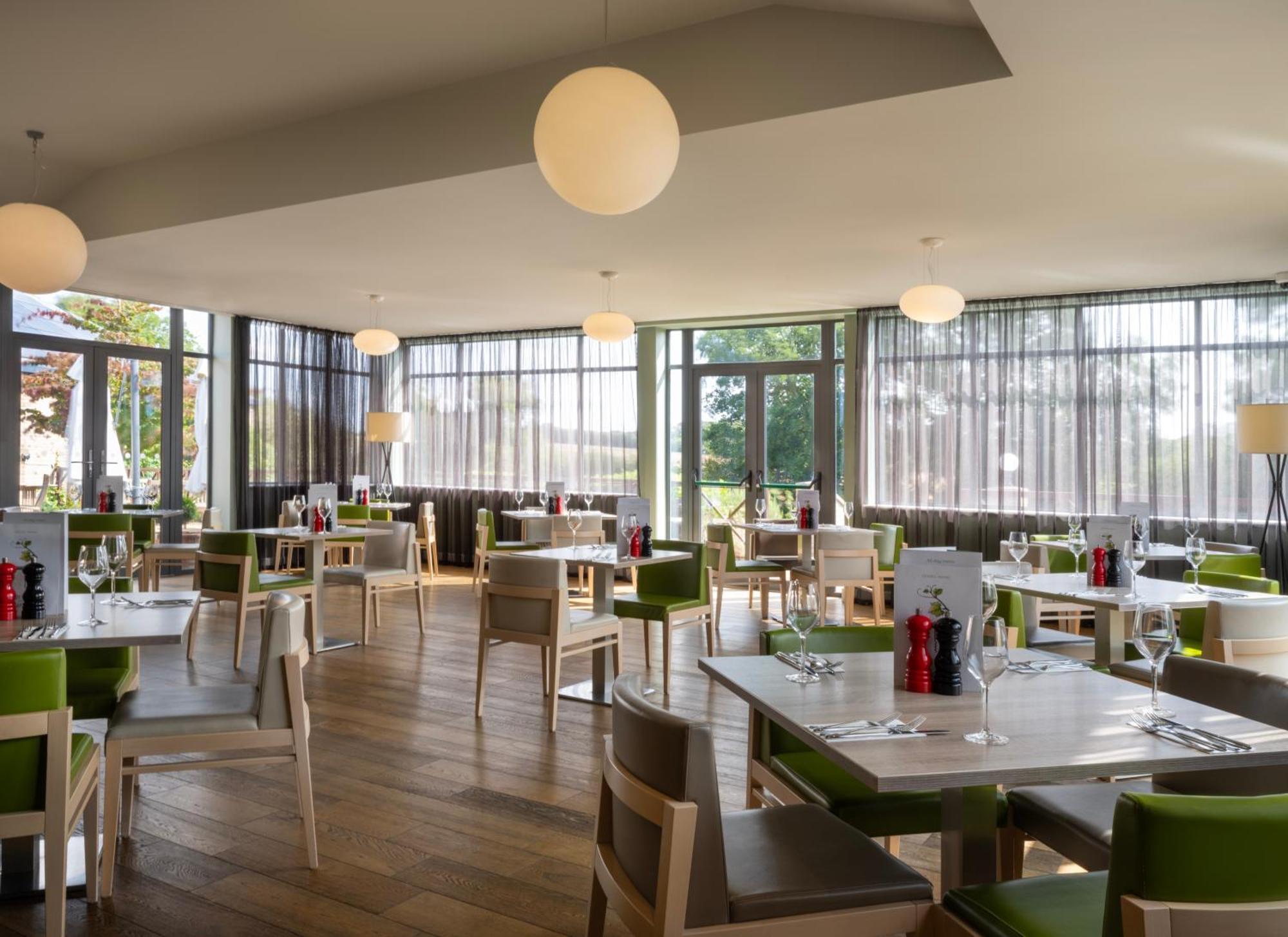 Holiday Inn Huntingdon Racecourse By Ihg Екстериор снимка