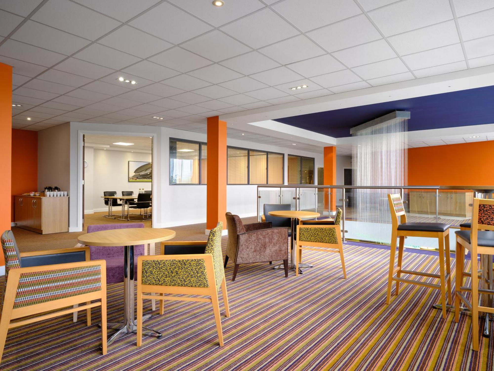 Holiday Inn Huntingdon Racecourse By Ihg Екстериор снимка