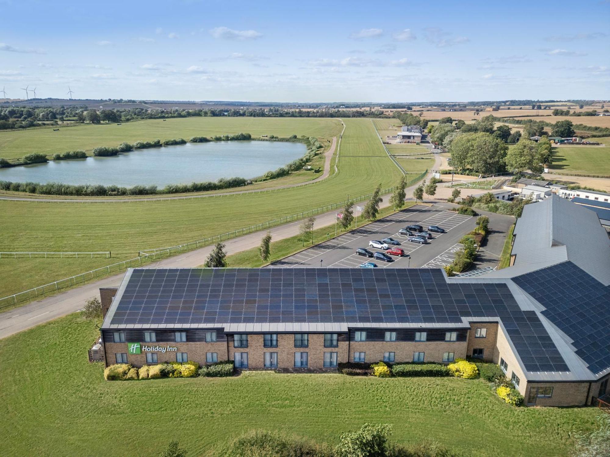 Holiday Inn Huntingdon Racecourse By Ihg Екстериор снимка