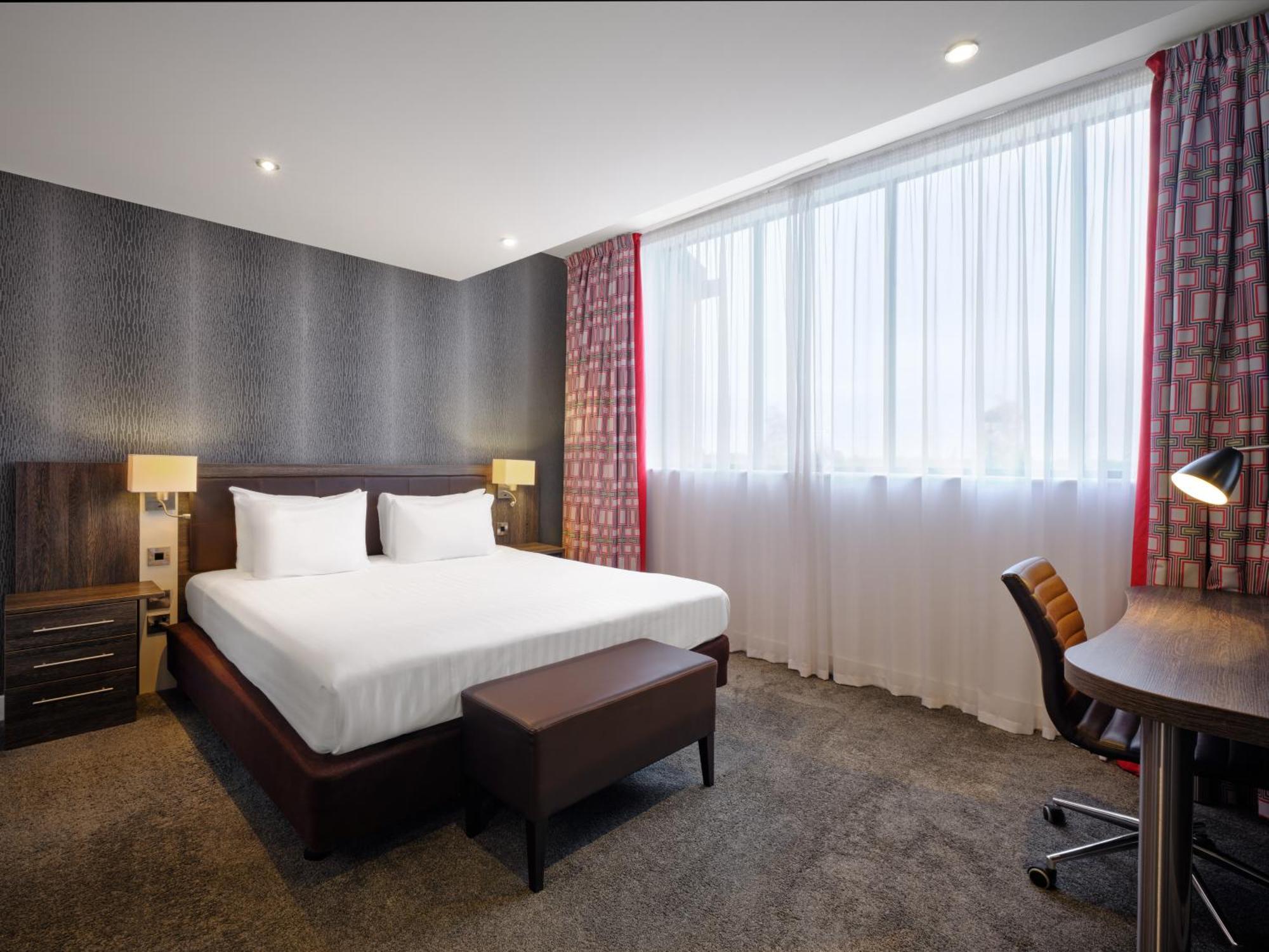 Holiday Inn Huntingdon Racecourse By Ihg Екстериор снимка