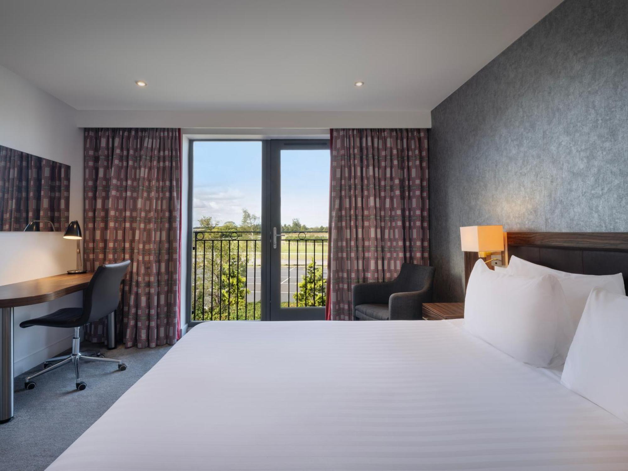 Holiday Inn Huntingdon Racecourse By Ihg Екстериор снимка