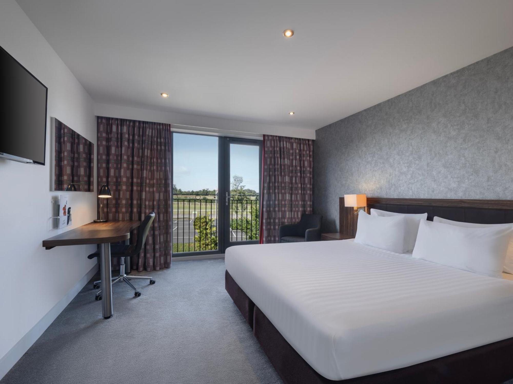 Holiday Inn Huntingdon Racecourse By Ihg Екстериор снимка