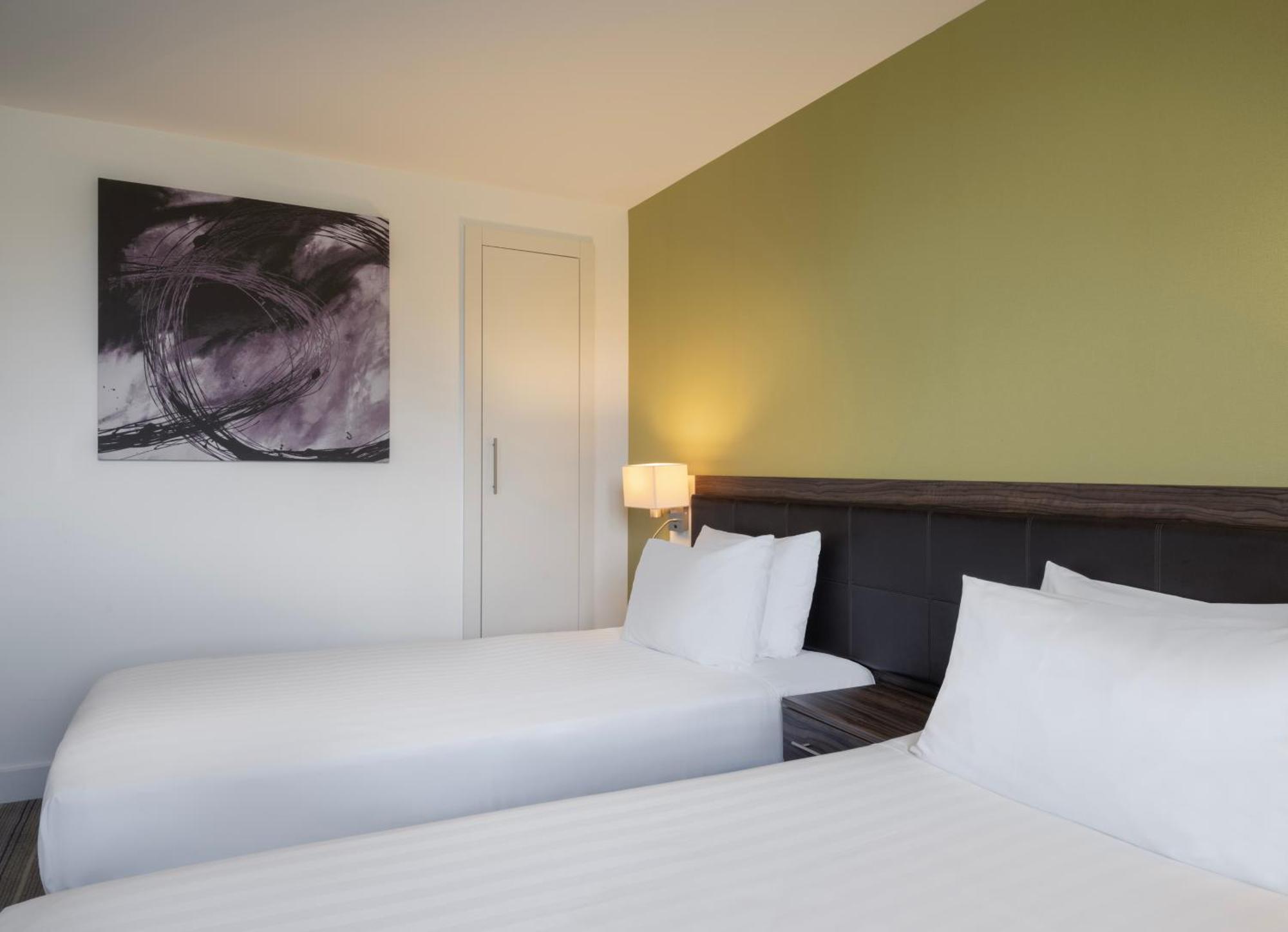 Holiday Inn Huntingdon Racecourse By Ihg Екстериор снимка