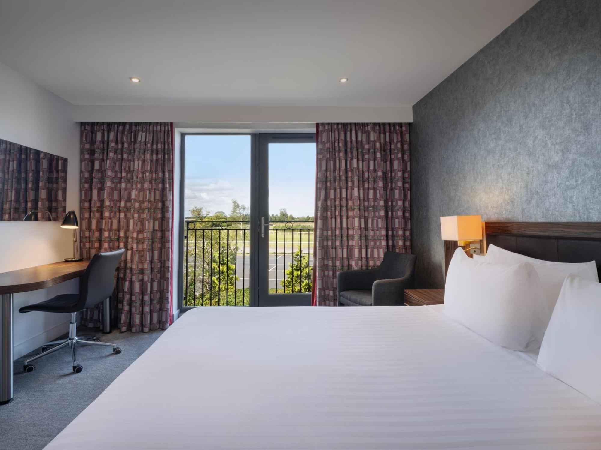 Holiday Inn Huntingdon Racecourse By Ihg Екстериор снимка